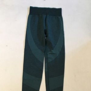 Pink by Victoria Secret women green/black seamless Leggings. Seamless.. Small